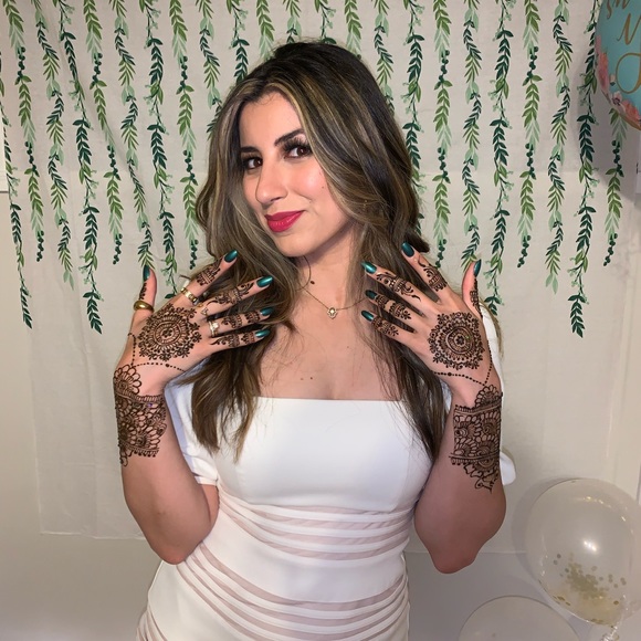 BCBGMaxAzria white mini dress with puff sleeves - Picture 6 of 6